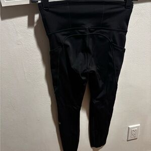 Black High-Waisted Leggings LULULEMON SIZE 6 pockets